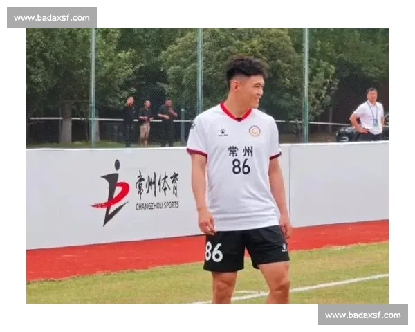 带伤上阵!黄紫昌视频力挺家乡常州队:伤病难挡赤子心 带伤上阵!黄紫昌视频力挺家乡常州队:伤病难挡赤子心